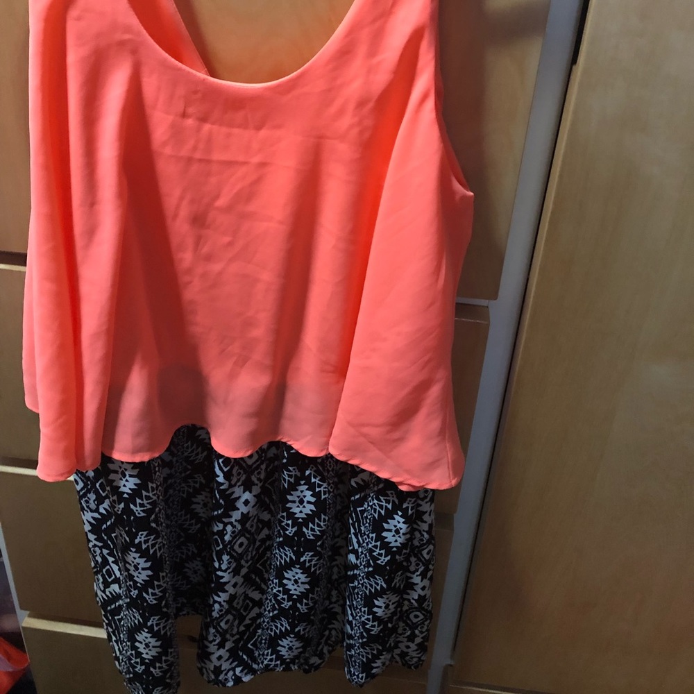 Cute romper! It’s very comfy!